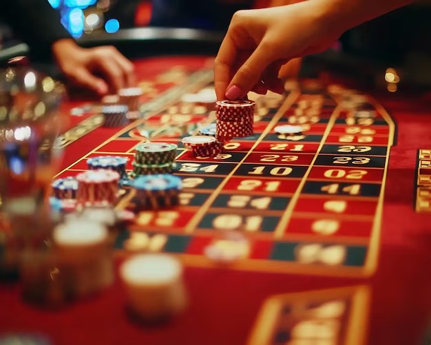 rahasiaqq app showing live-dealer blackjack table and account balance